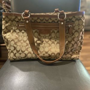 Brown coach tote bag